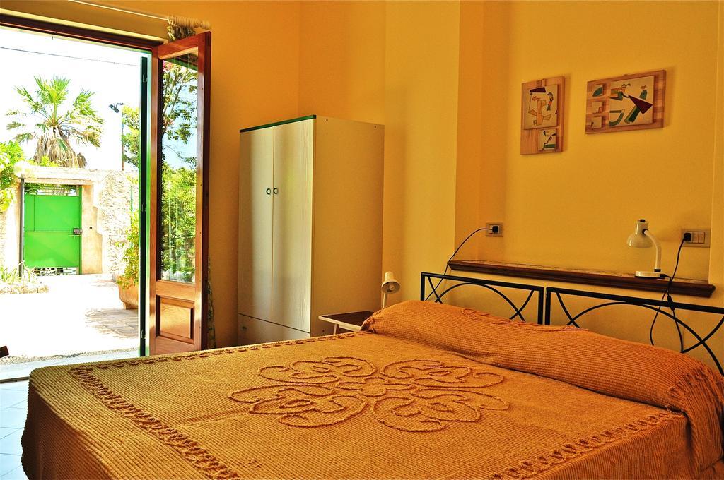 Seafront Apartments Garden House Taormina Pokój zdjęcie
